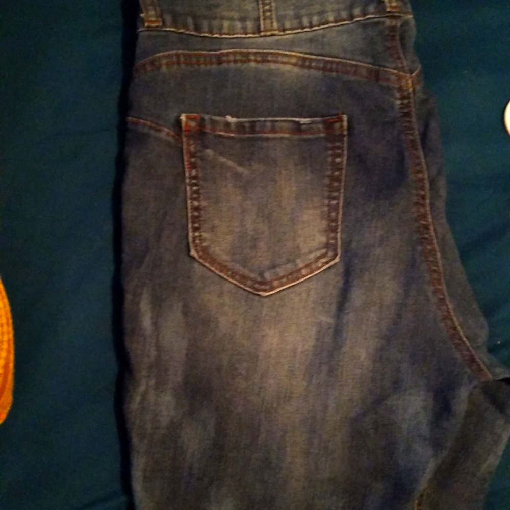 Fitted rip jeans
